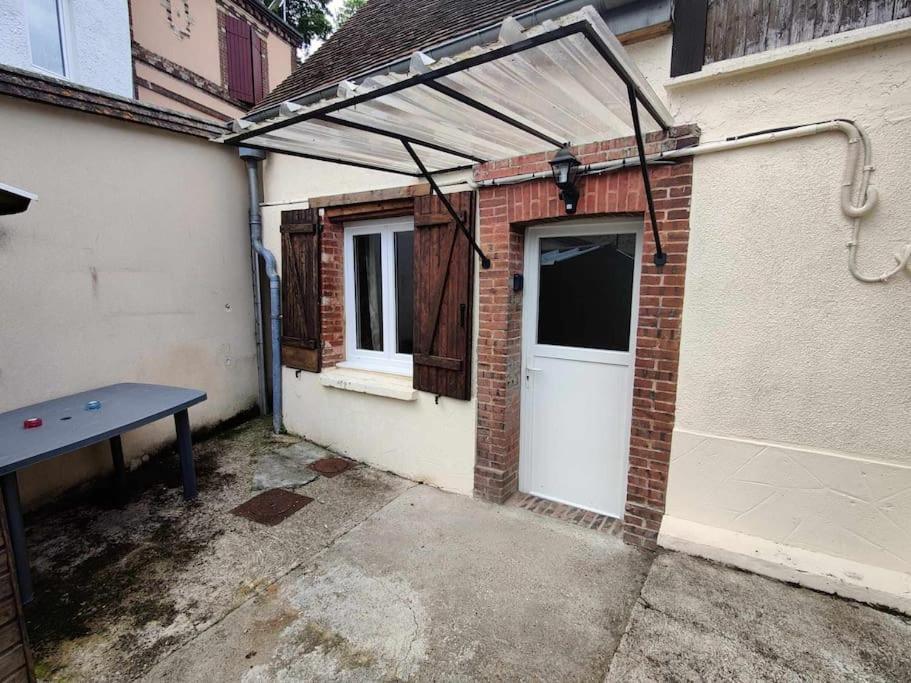 La Petite Falaise, Maison Avec Cour Centre