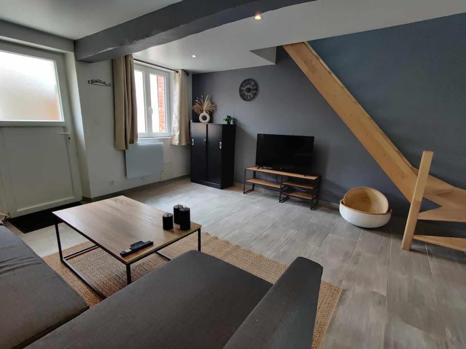 Hébergement de vacances La Petite Falaise, Maison Avec Cour Centre *